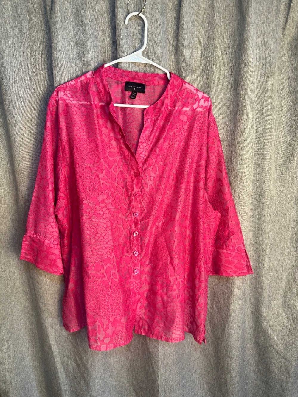 INVESTMENTS Hot Pink Burnout Jacquard 3/4 Sleeve Button Blouse - Size 22W
